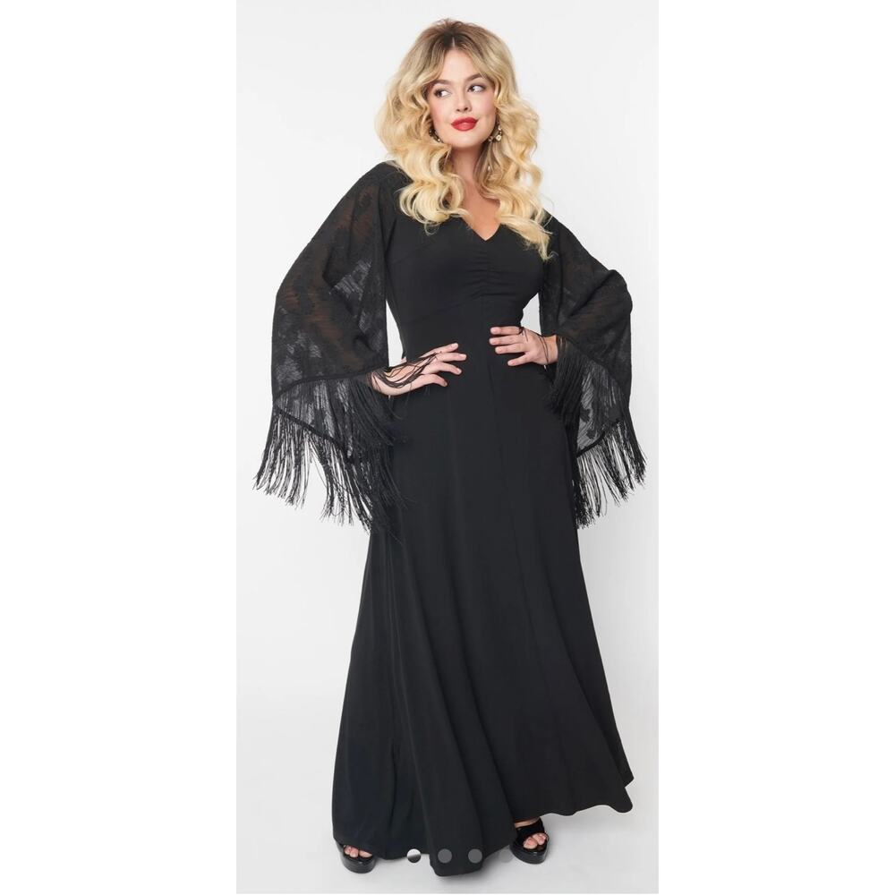 Smak Parlour 1970’s Black Floral Fringe Sleeve Stevie Maxi Dress 1X 16 NWT